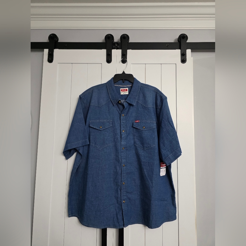 Wrangler® Men's Short Sleeve Premium Top. NEW! 1 Imperfection!